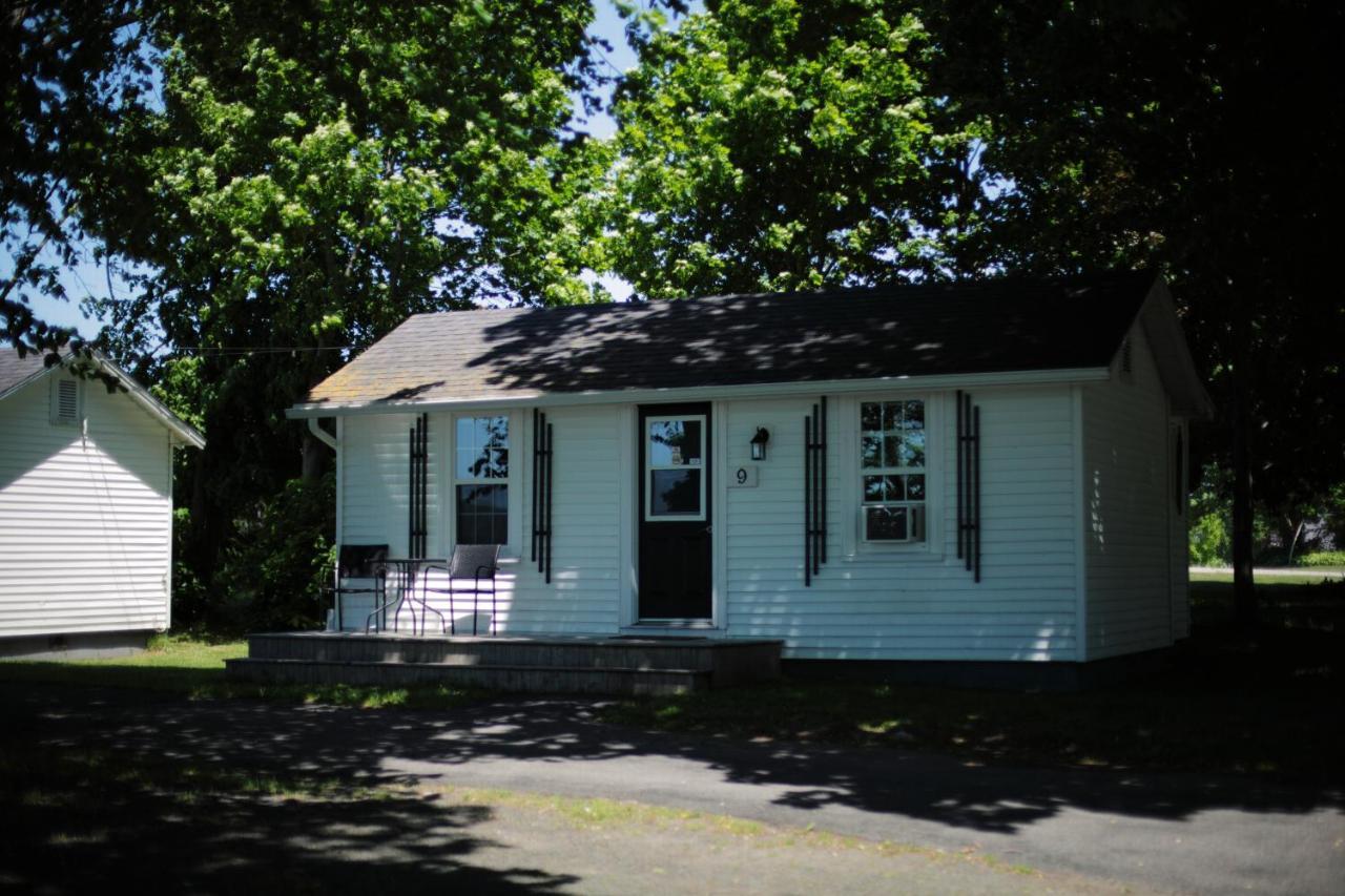 Carleton Inn & Cottages Bridgetown Exterior photo