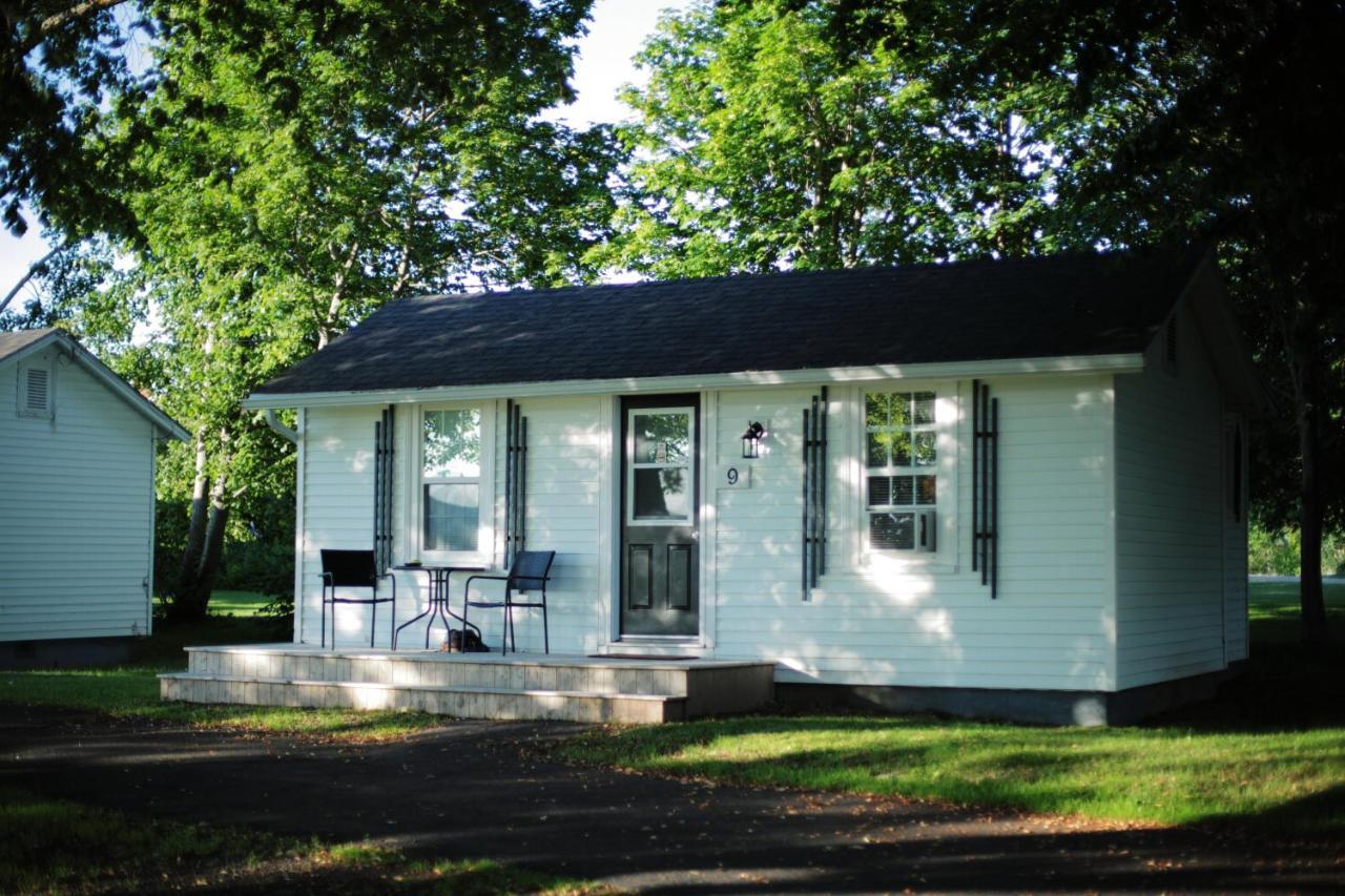Carleton Inn & Cottages Bridgetown Exterior photo