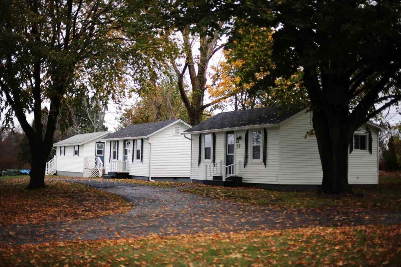 Carleton Inn & Cottages Bridgetown Exterior photo